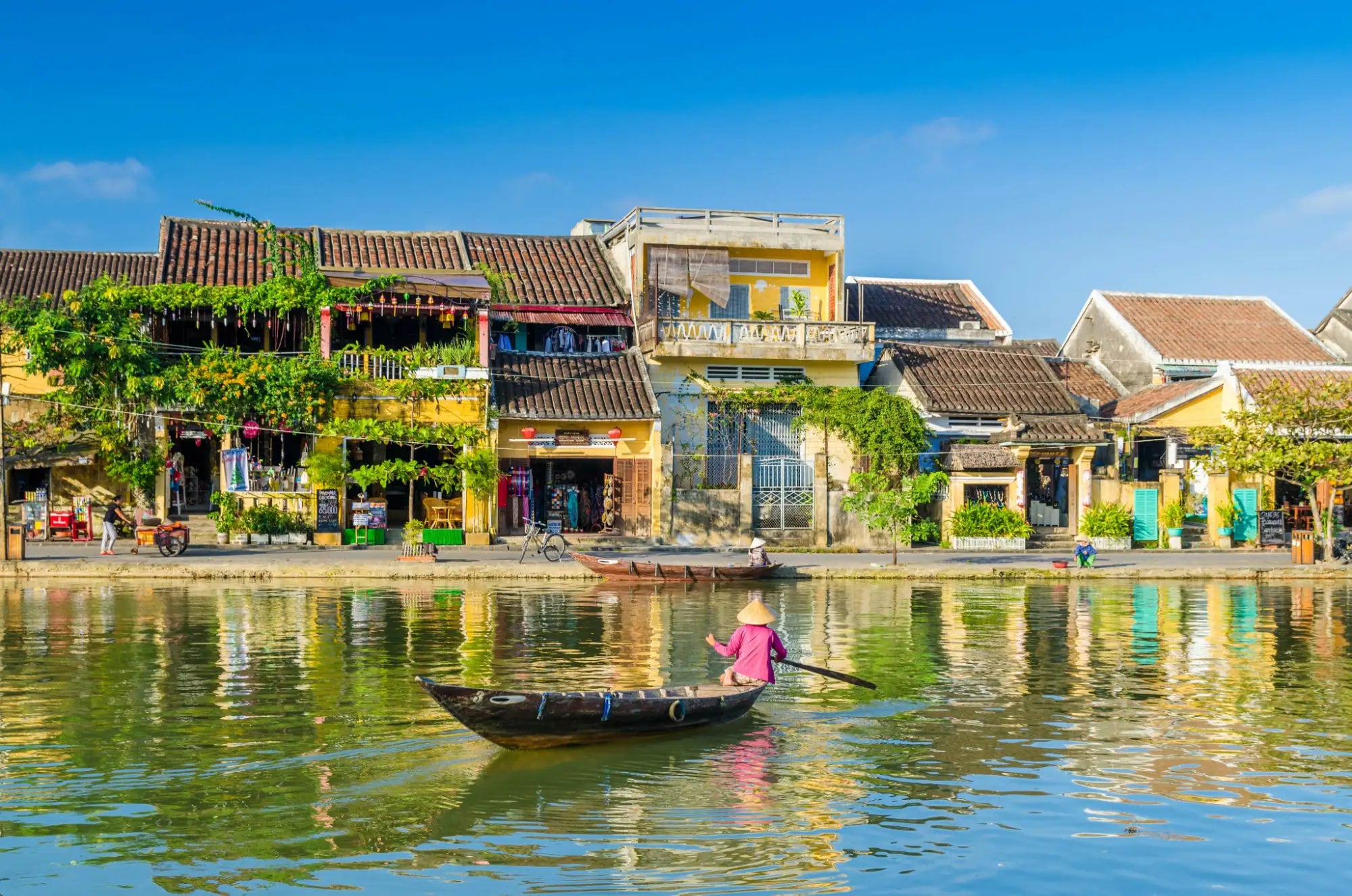 Hoi An is an ideal destination for photographers, food lovers, and those seeking a romantic, nostalgic journey